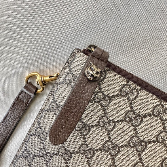 💚❤️ GUCCI ❤️💚 Bee Wristlet Clutch (RARE) - Picture 4 of 9